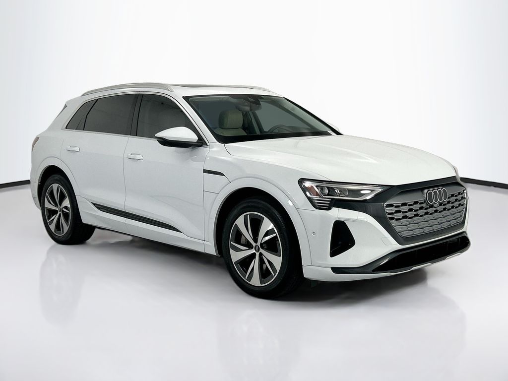 Thumbnail: 2024 Audi Q8 e-tron - 3