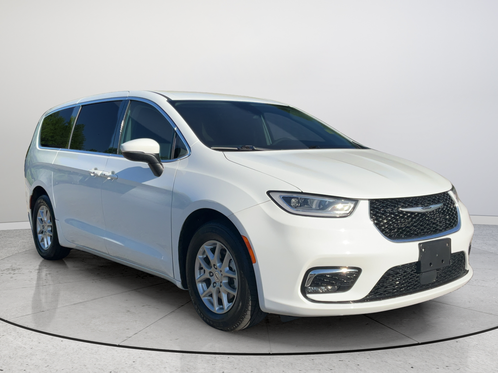 Used 2023 Chrysler Pacifica Touring L 4D Passenger Van