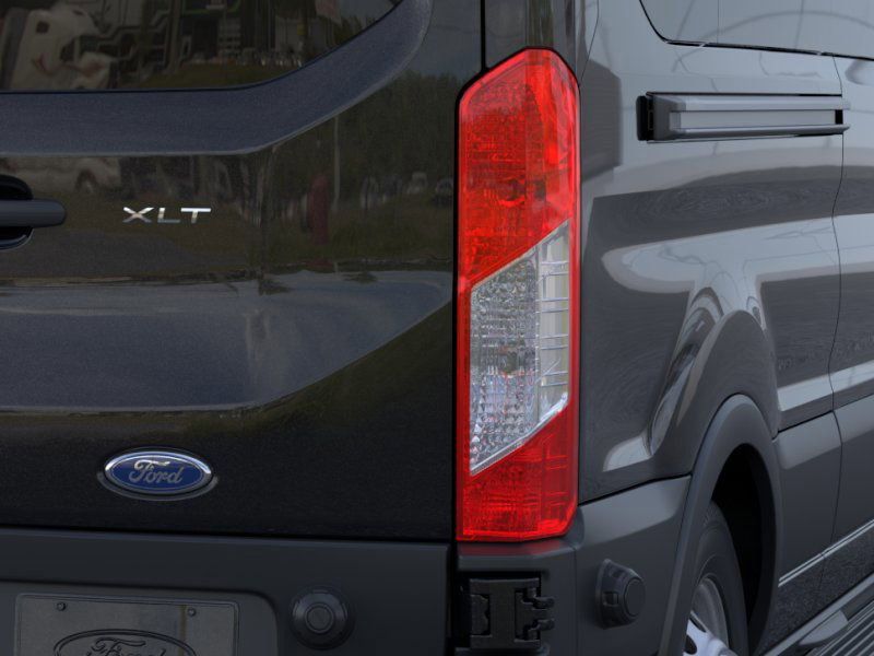Transit Passenger Van 350 XLT Medium Roof w/148" WB