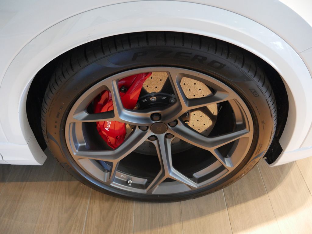 Thumbnail: 2026 Audi RS Q8 - 10