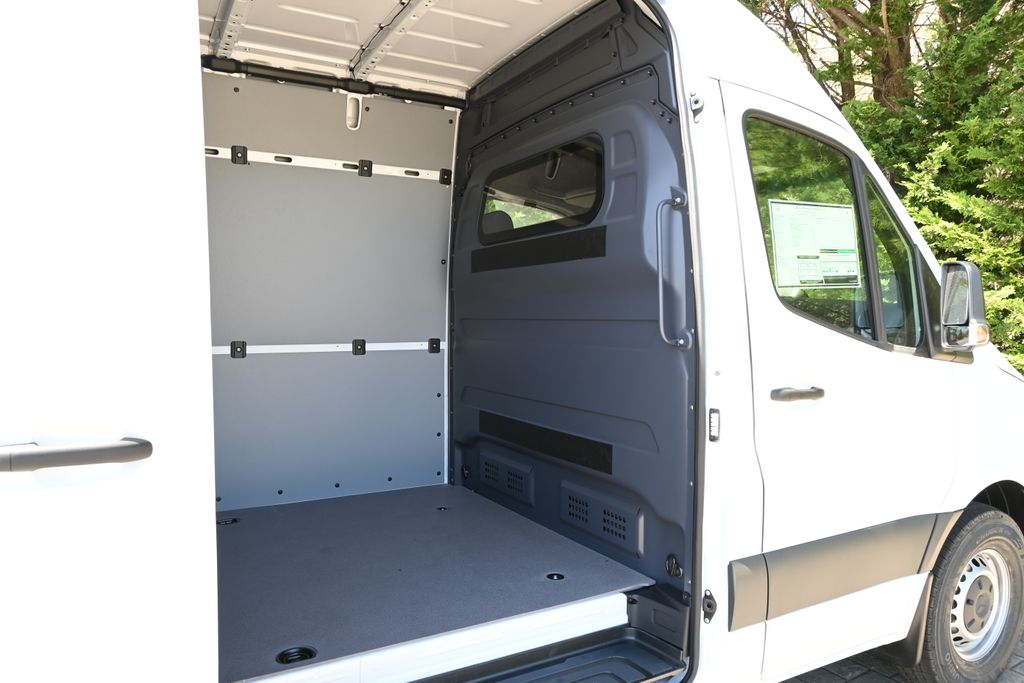 2025 Mercedes-Benz Sprinter 2500 29