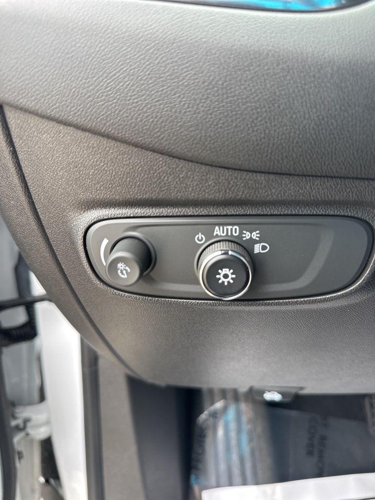 2022 Summit White Chevrolet Equinox LT FWD SUV