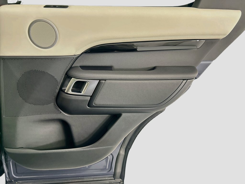 Thumbnail: 2026 Land Rover Discovery - 25