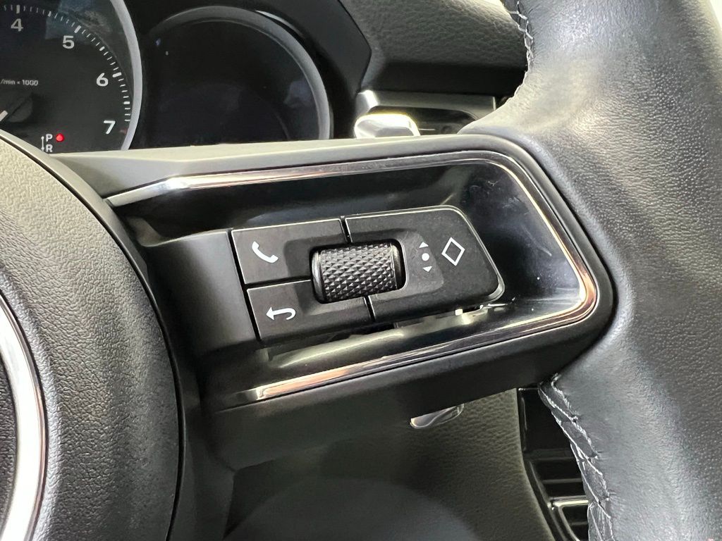 2024 Porsche Macan  8