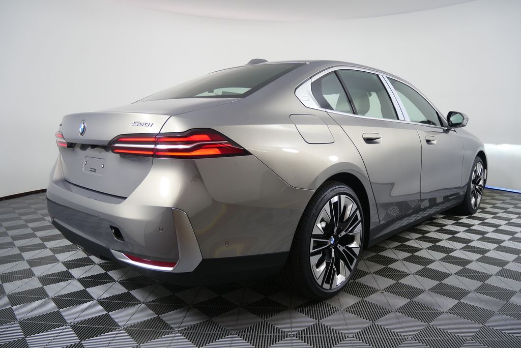 Thumbnail: 2026 BMW 5 Series - 3