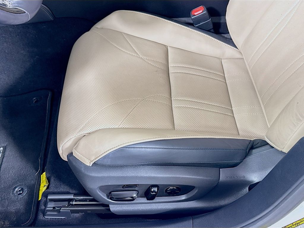 Thumbnail: 2021 Lexus ES - 20