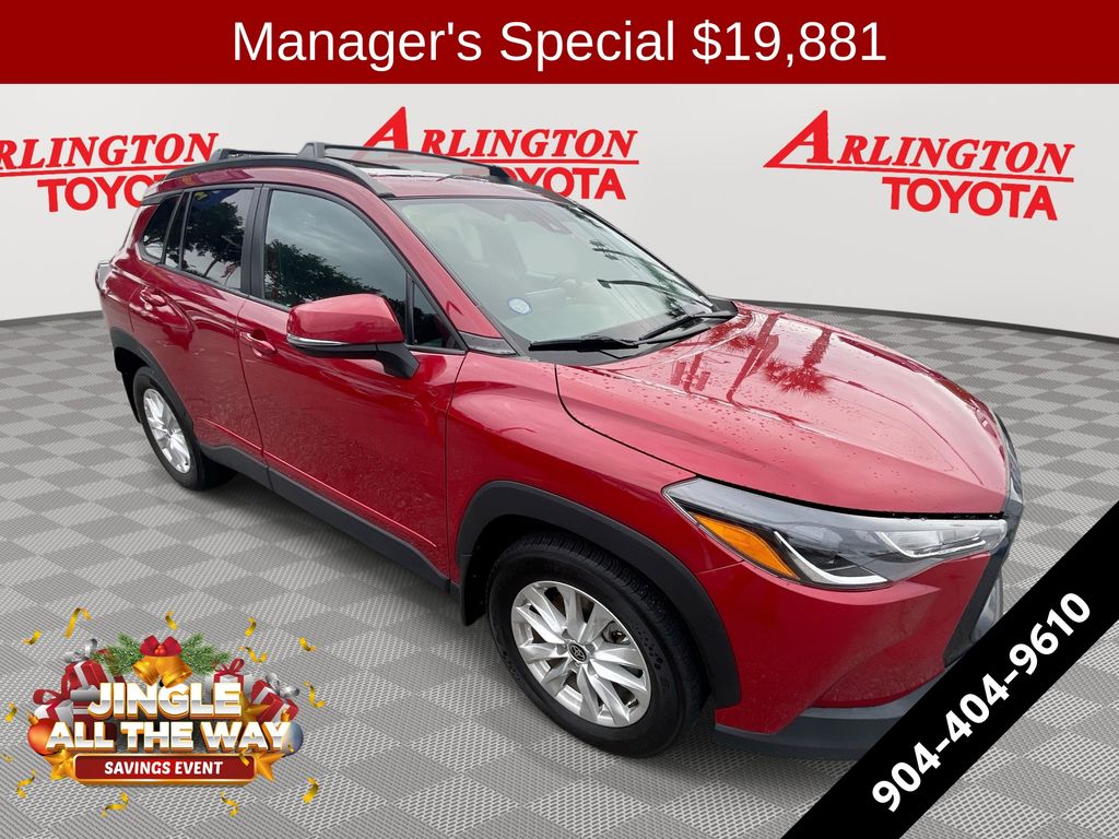 2022 Toyota Corolla Cross LE's photo