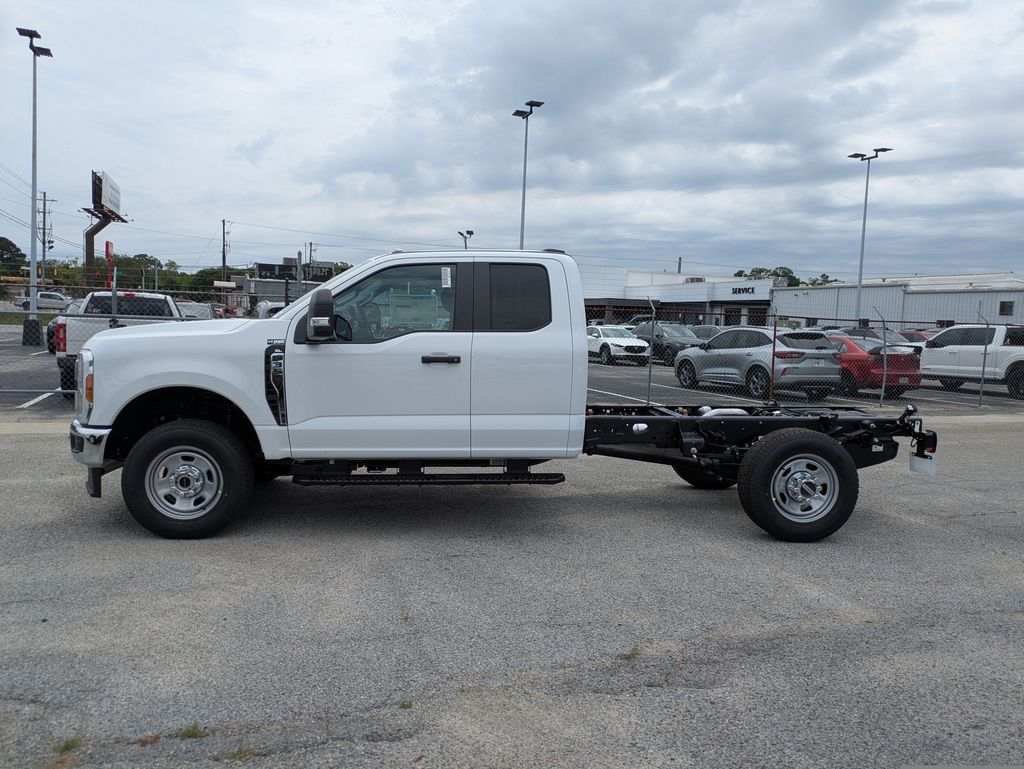 2026 Ford F-350 Chassis XL