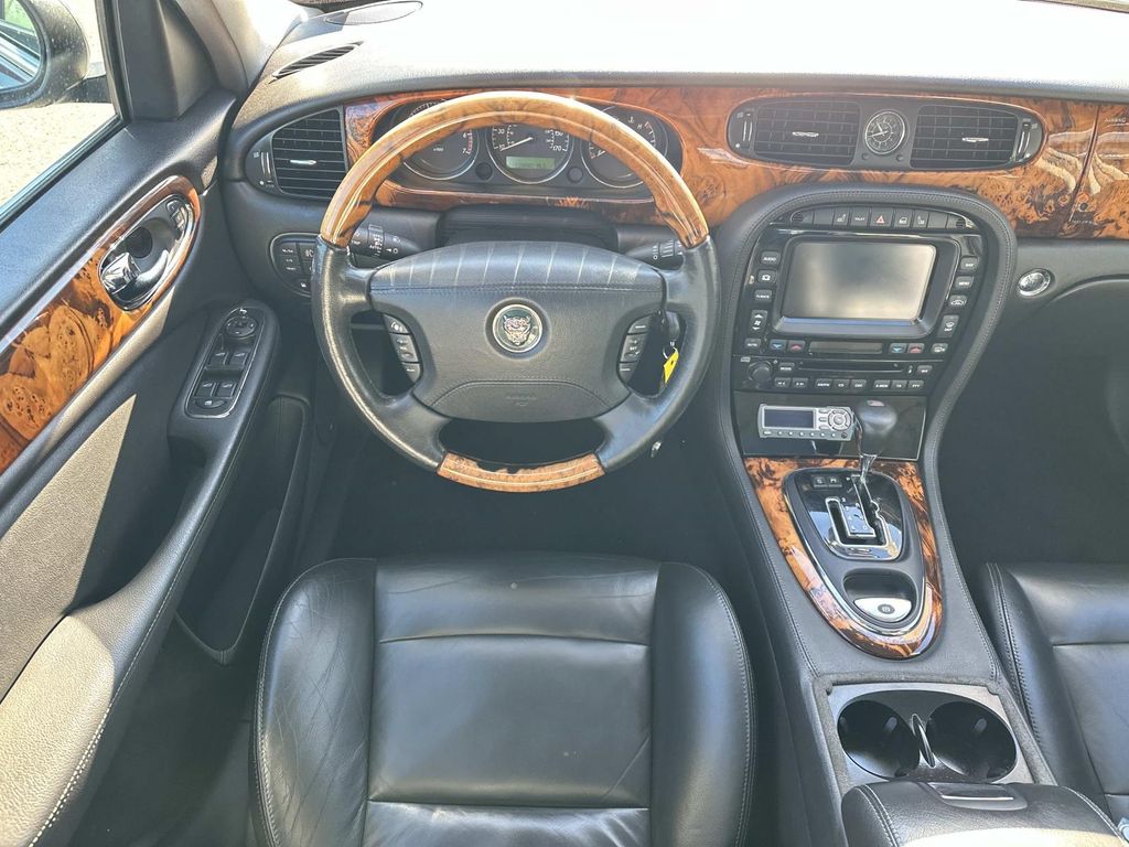 Thumbnail: 2005 Jaguar XJ - 31