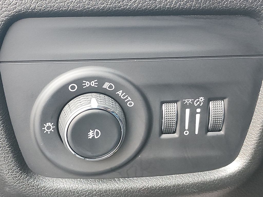 Used Car 2023 Jeep Grand Cherokee  Limited For Sale Under $30,000 In Austin, Texas
