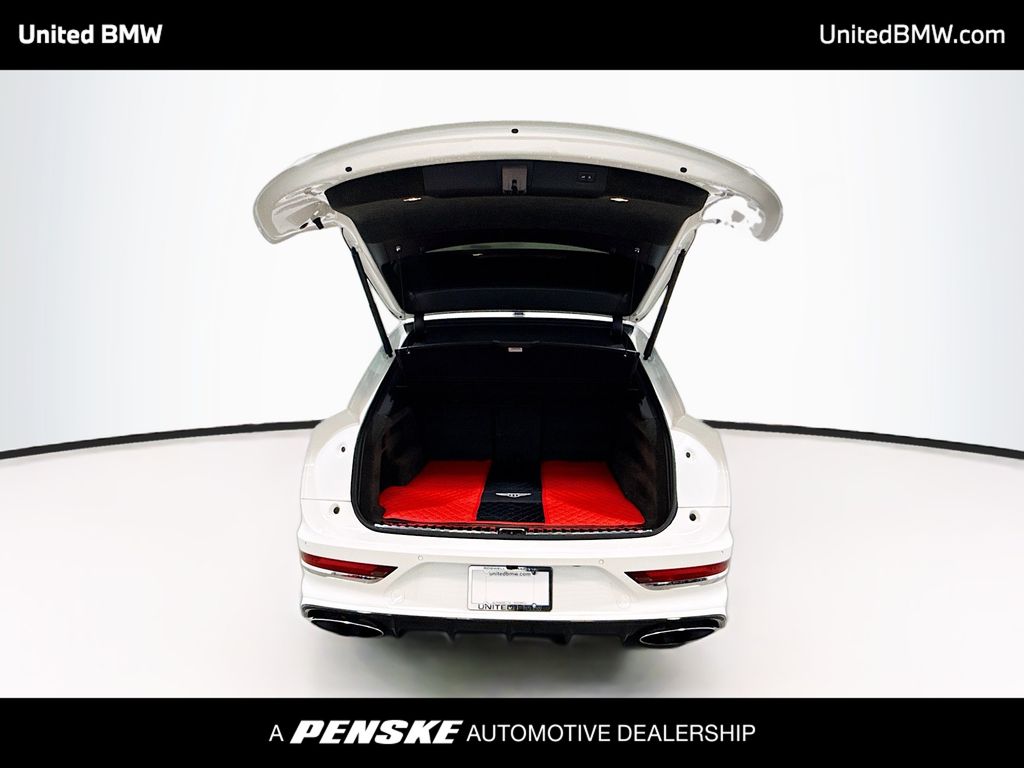 Thumbnail: 2022 Bentley Bentayga - 14