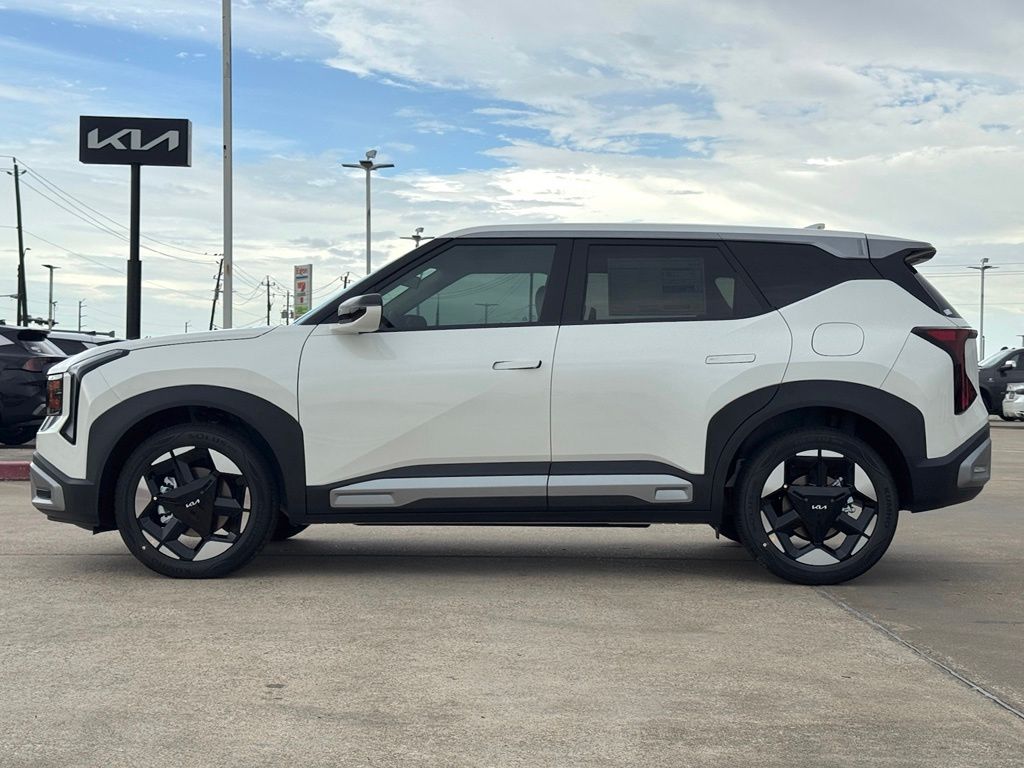 2027 Kia Seltos EX White at Shottenkirk Kia Fort Bend