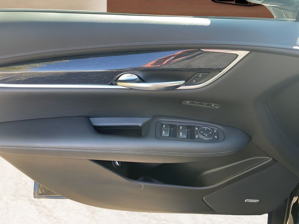 used 2022 Cadillac XT5 car, priced at $28,900