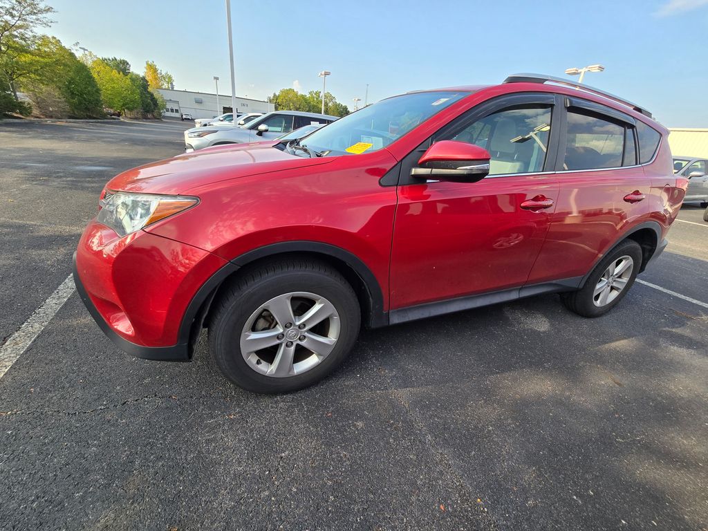 Used 2013 Red Toyota XLE image 4