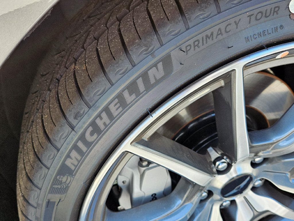 New 2026 Silver Genesis 2.5T Prestige image 18