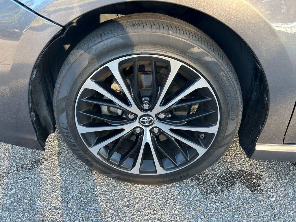 Thumbnail: 2019 Toyota Camry - 9