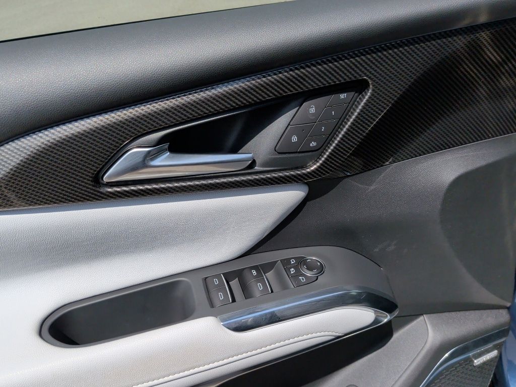 2025 Chevrolet Traverse High Country - 11