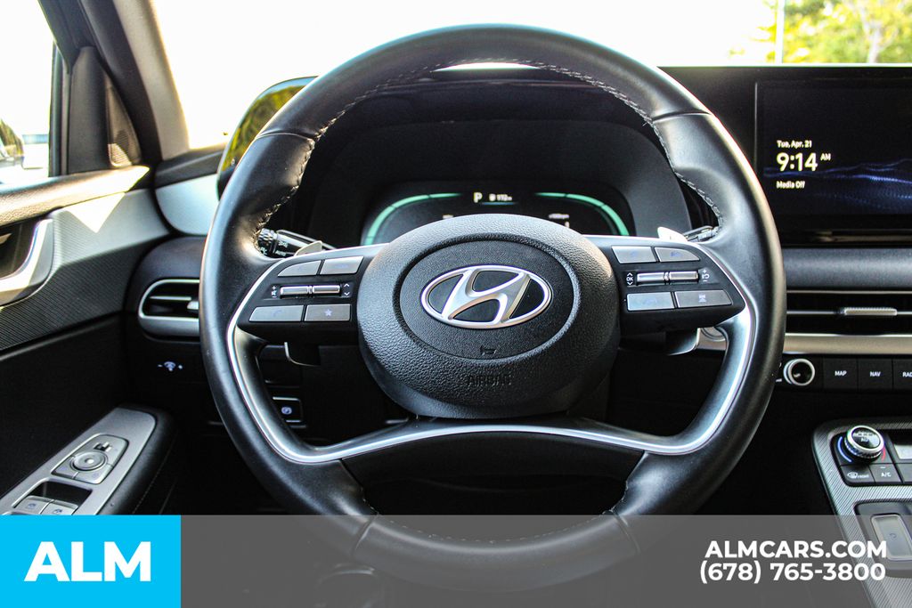 Used 2025 Black Hyundai SEL image 28