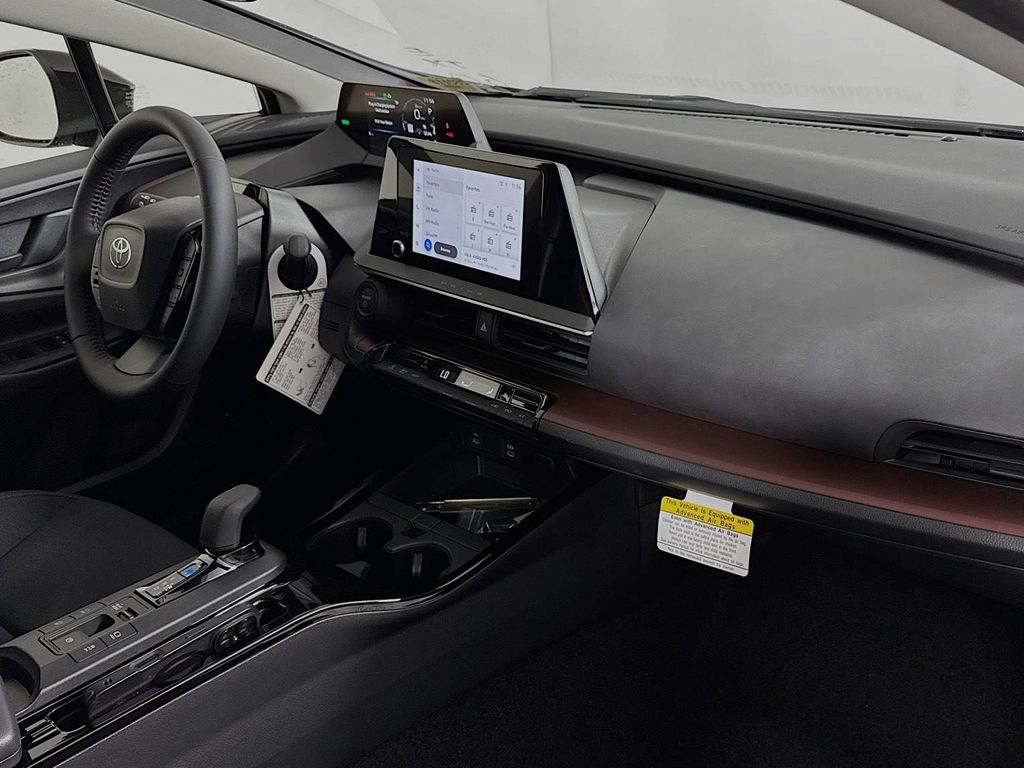 2026 Toyota Prius Plug-in Hybrid SE - Photo 27
