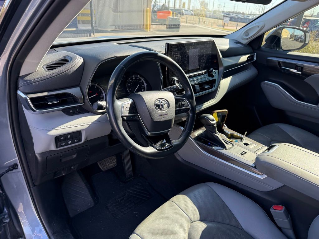 Thumbnail: 2020 Toyota Highlander - 7