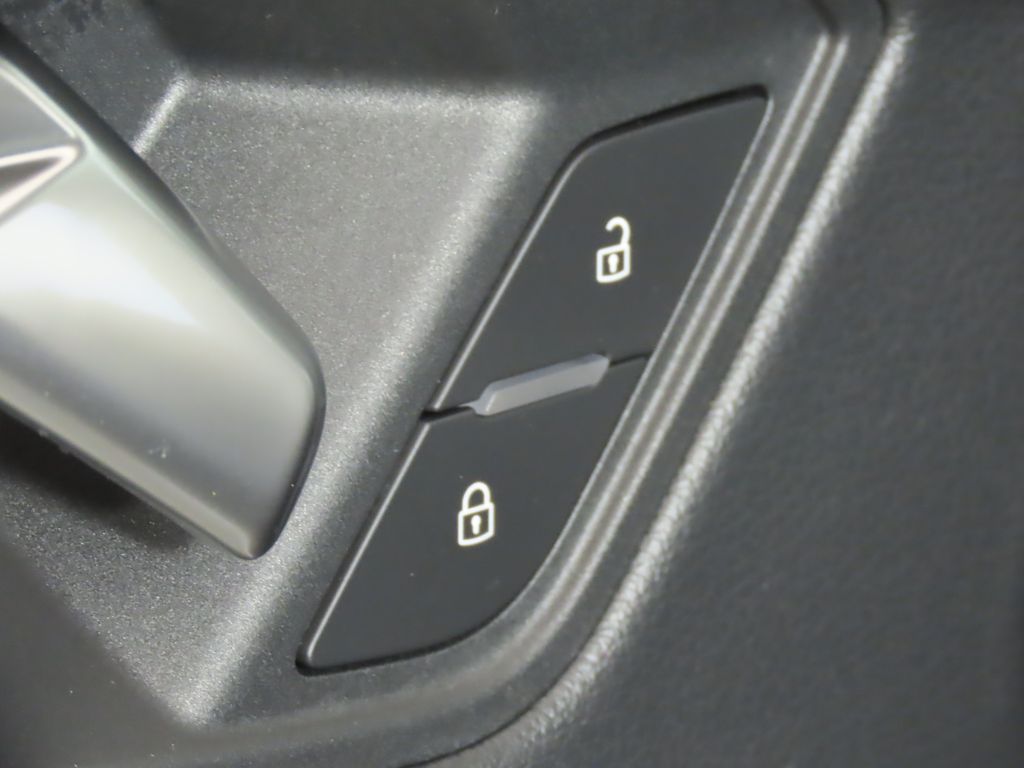 Thumbnail: 2025 Audi Q3 - 31