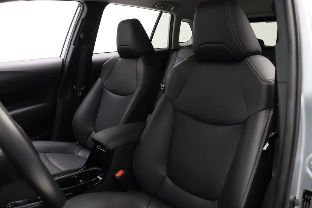 2024 Toyota Corolla Cross XLE 13
