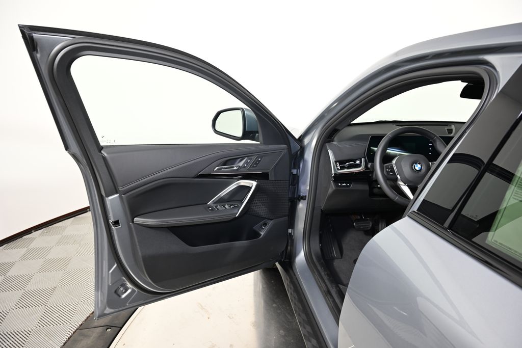 Thumbnail: 2025 BMW X2 - 21