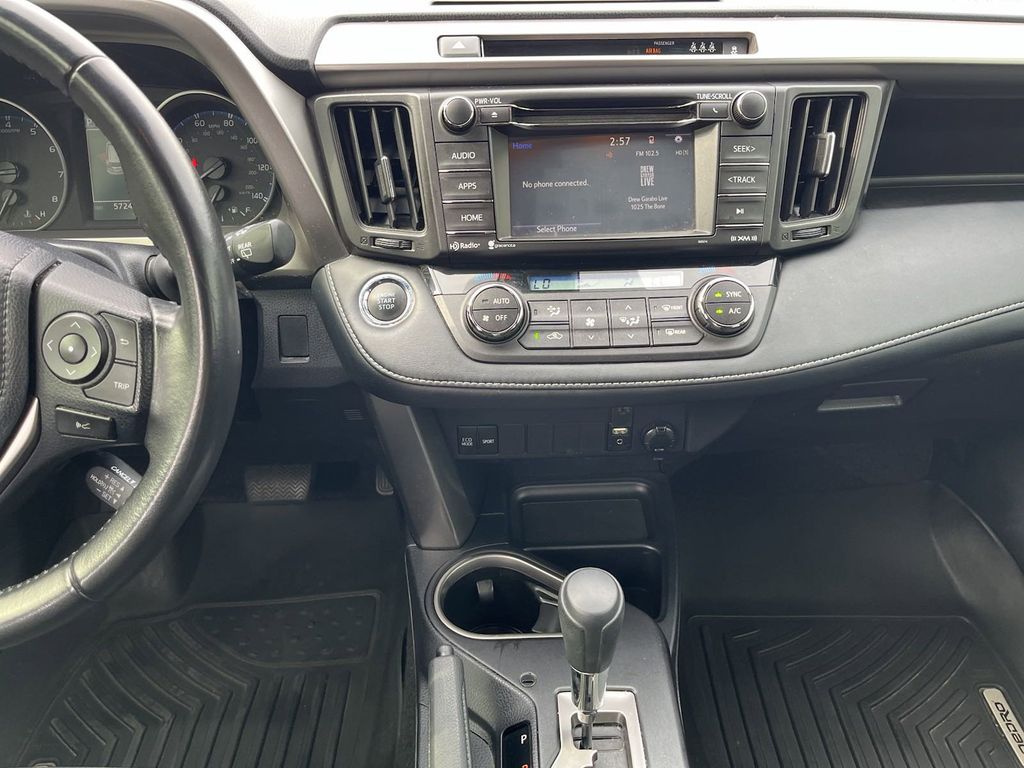 2018 Toyota RAV4 XLE 17