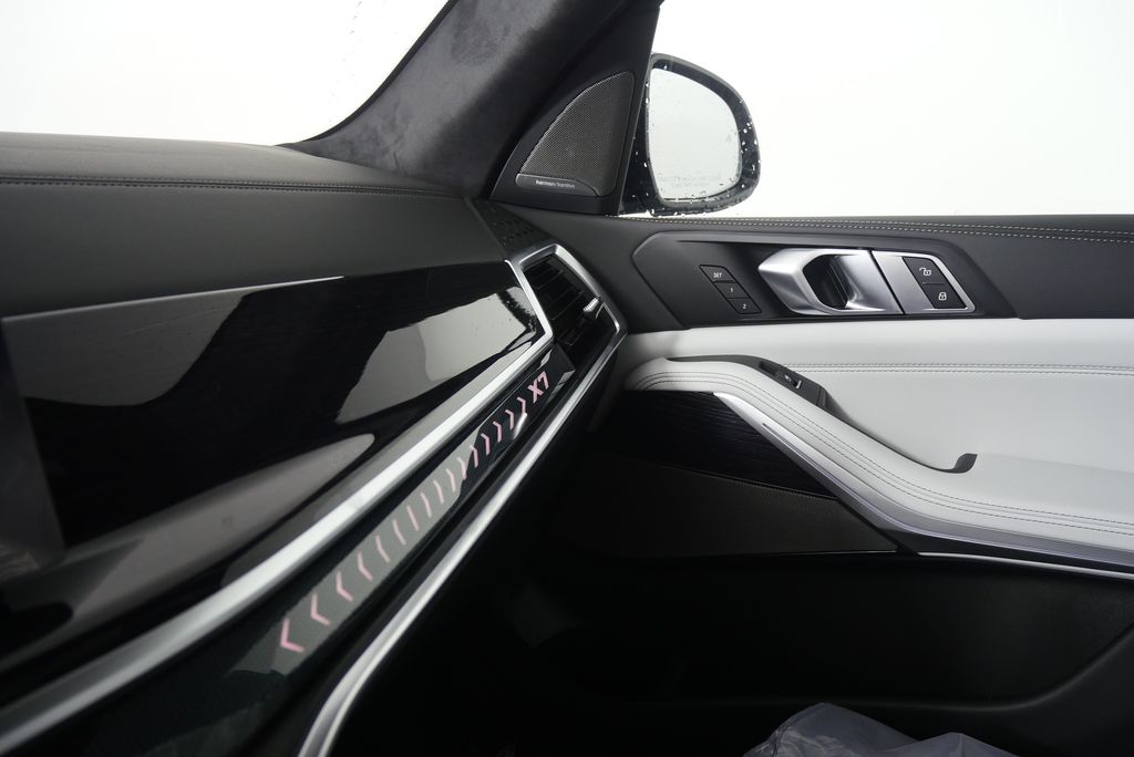Thumbnail: 2026 BMW X7 - 26