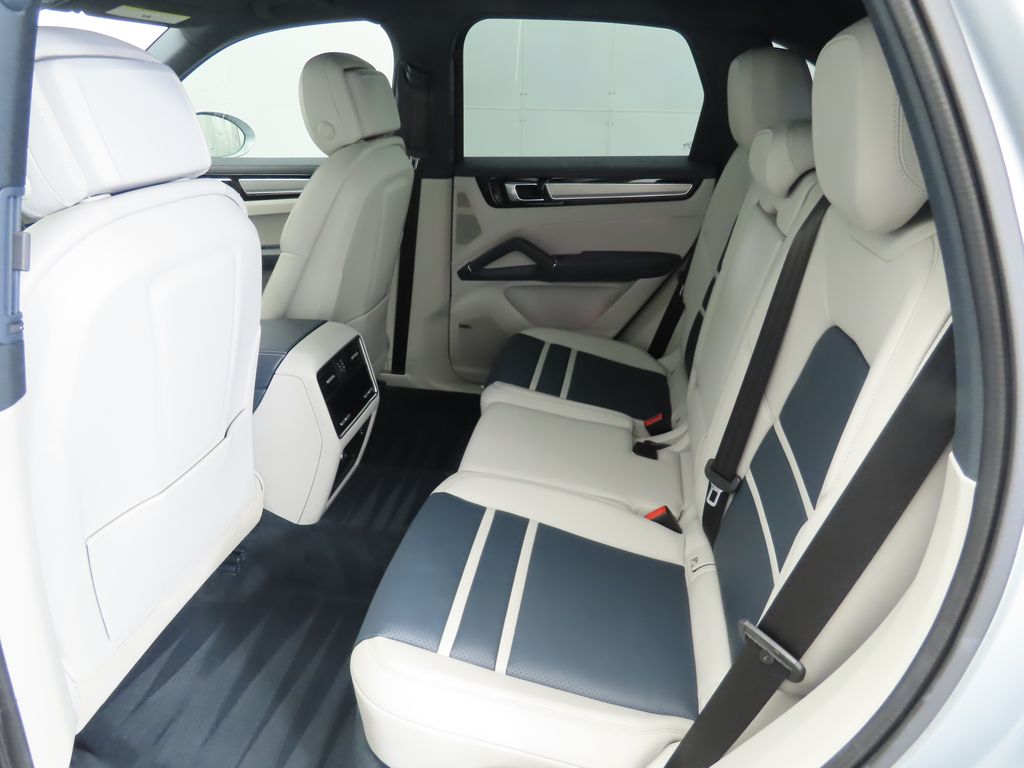 Thumbnail: 2020 Porsche Cayenne - 24