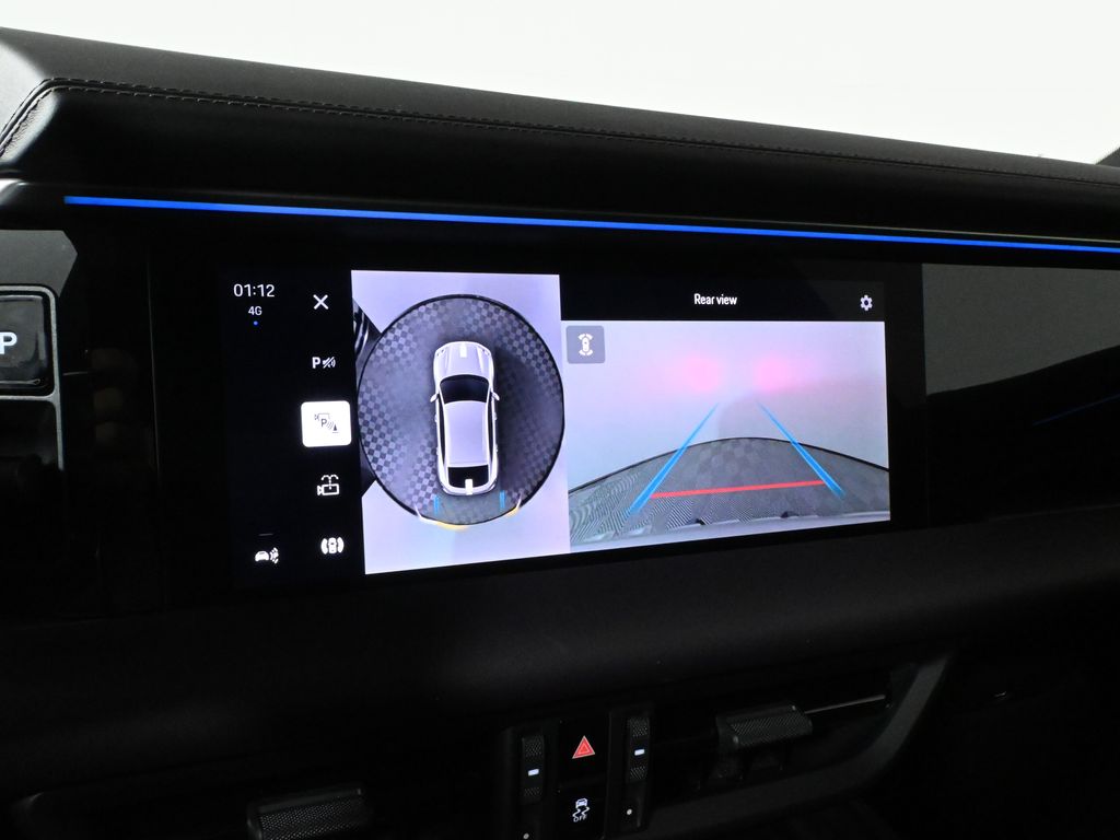 Thumbnail: 2025 Porsche Macan - 27