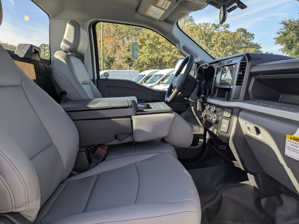 2025 Ford F-600 Chassis XL