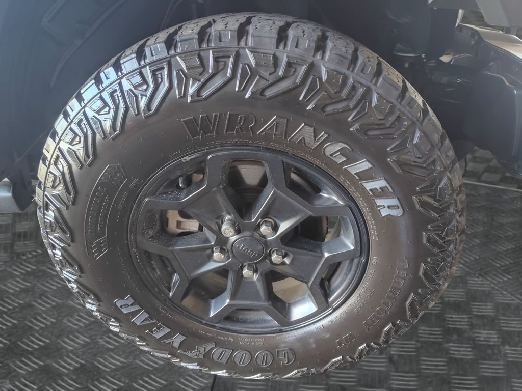 Used Car 2021 Jeep Gladiator  Willys For Sale Under $35,000 In Austin, Texas