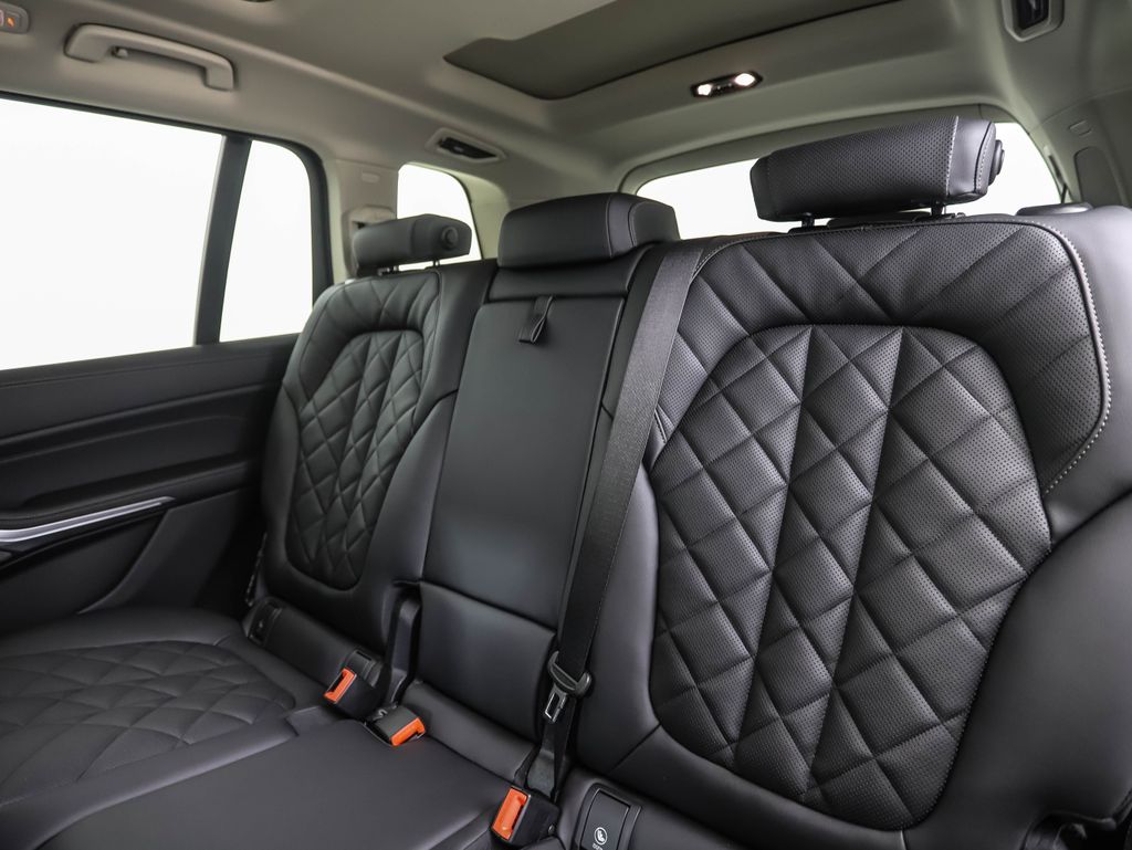 2026 BMW X7 xDrive40i 21