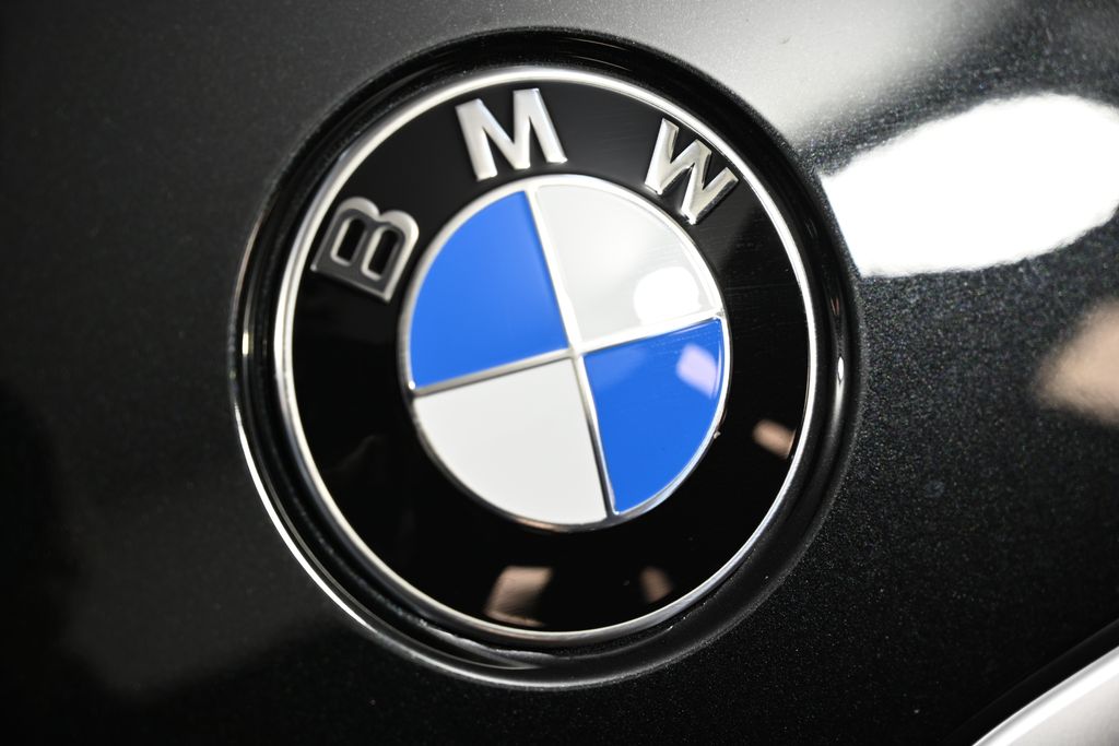Thumbnail: 2025 BMW 3 Series - 13