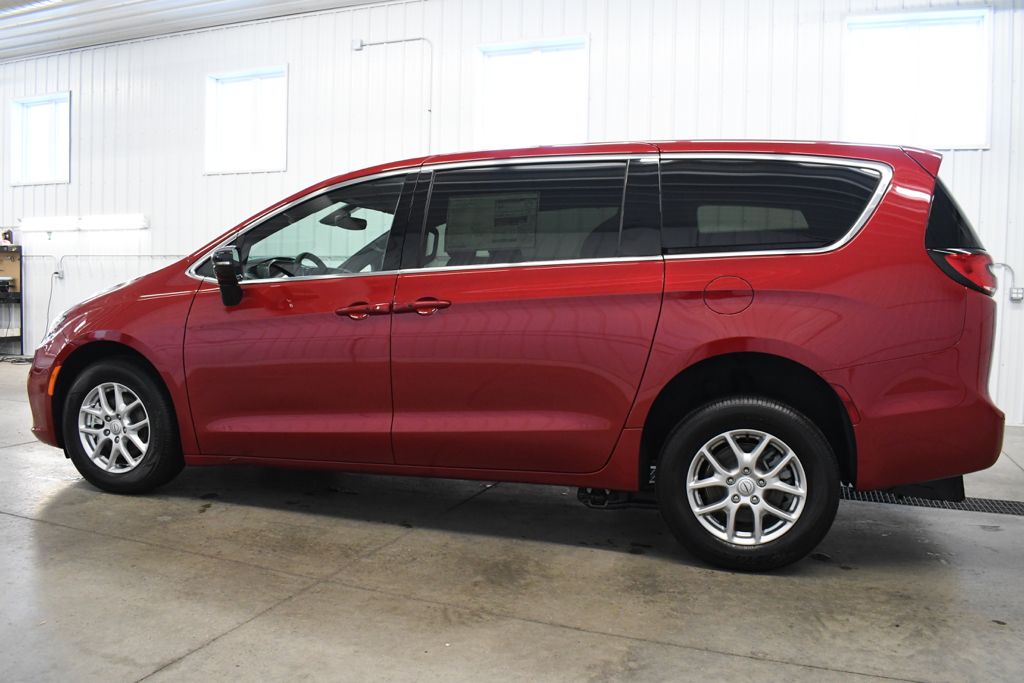 Used 2026 Red Chrysler Select image 5