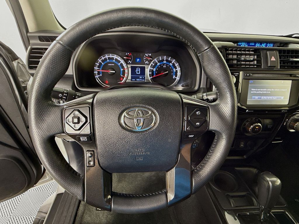 Thumbnail: 2014 Toyota 4Runner - 11