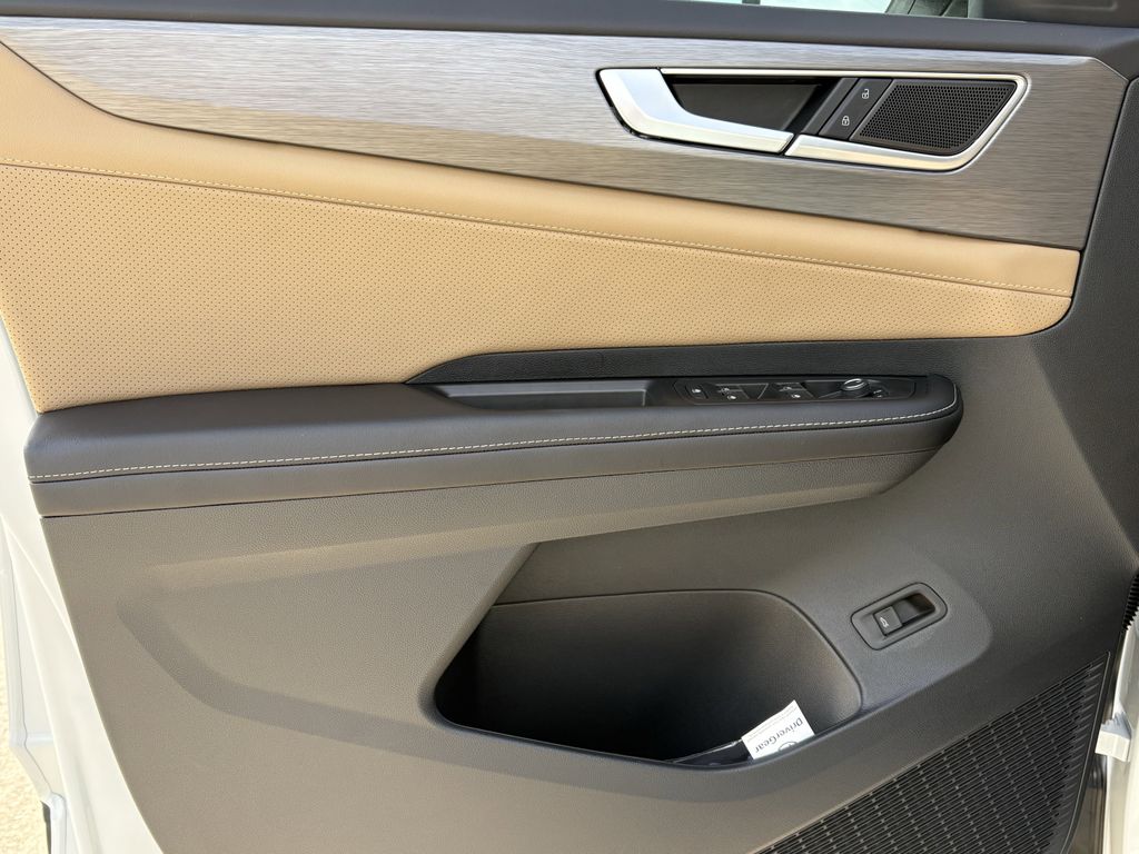 New 2026 White Pearl Volkswagen 2.0T SE w/Technology image 9