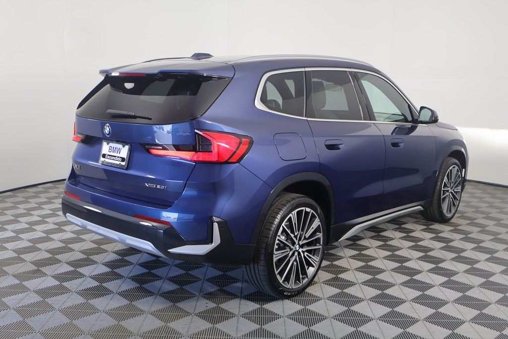 Thumbnail: 2025 BMW X1 - 2