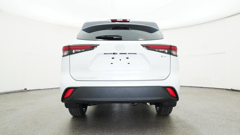 Thumbnail: 2025 Toyota Highlander - 29