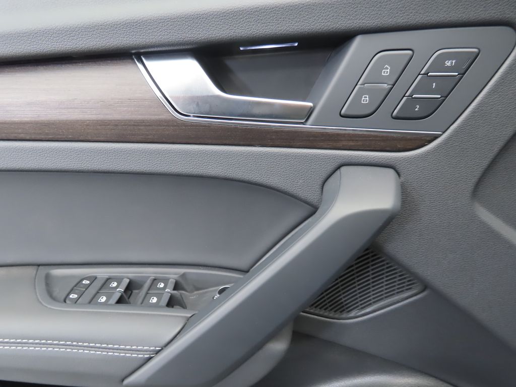 2025 Audi Q5  25