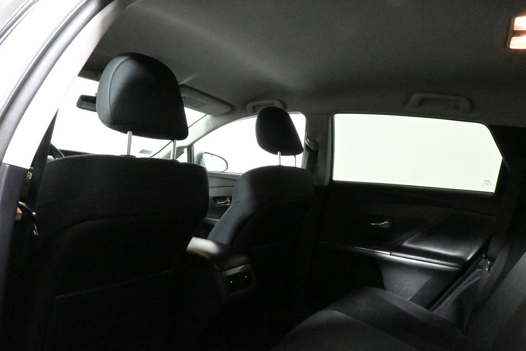 2015 Toyota Venza LE 32