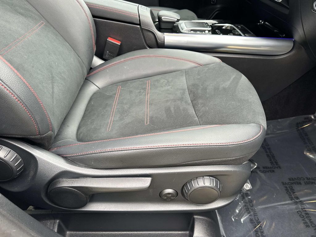 Thumbnail: 2022 Mercedes-Benz GLA - 22