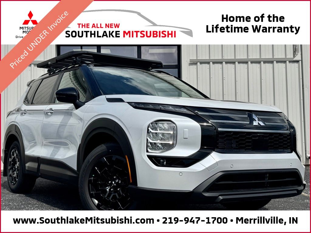 Diamond White 2026 Mitsubishi Outlander SUV / Crossover All-Wheel Drive Continuously Variable Transmission