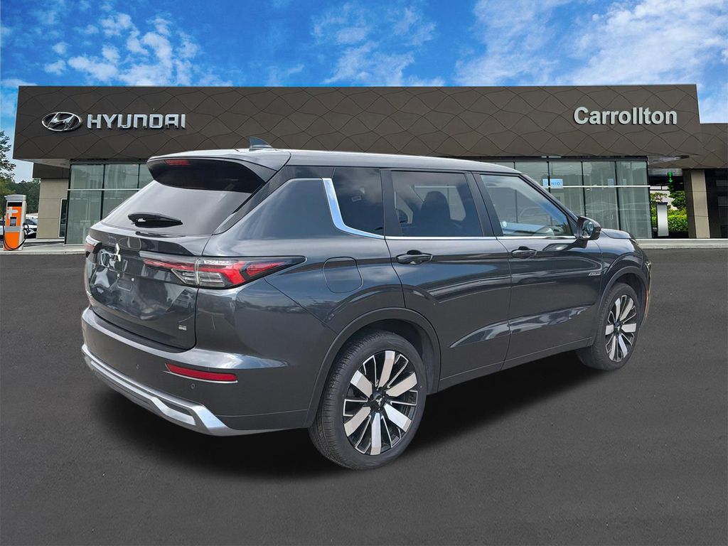 Used 2025 Cosmic Blue Metallic Mitsubishi SE image 5