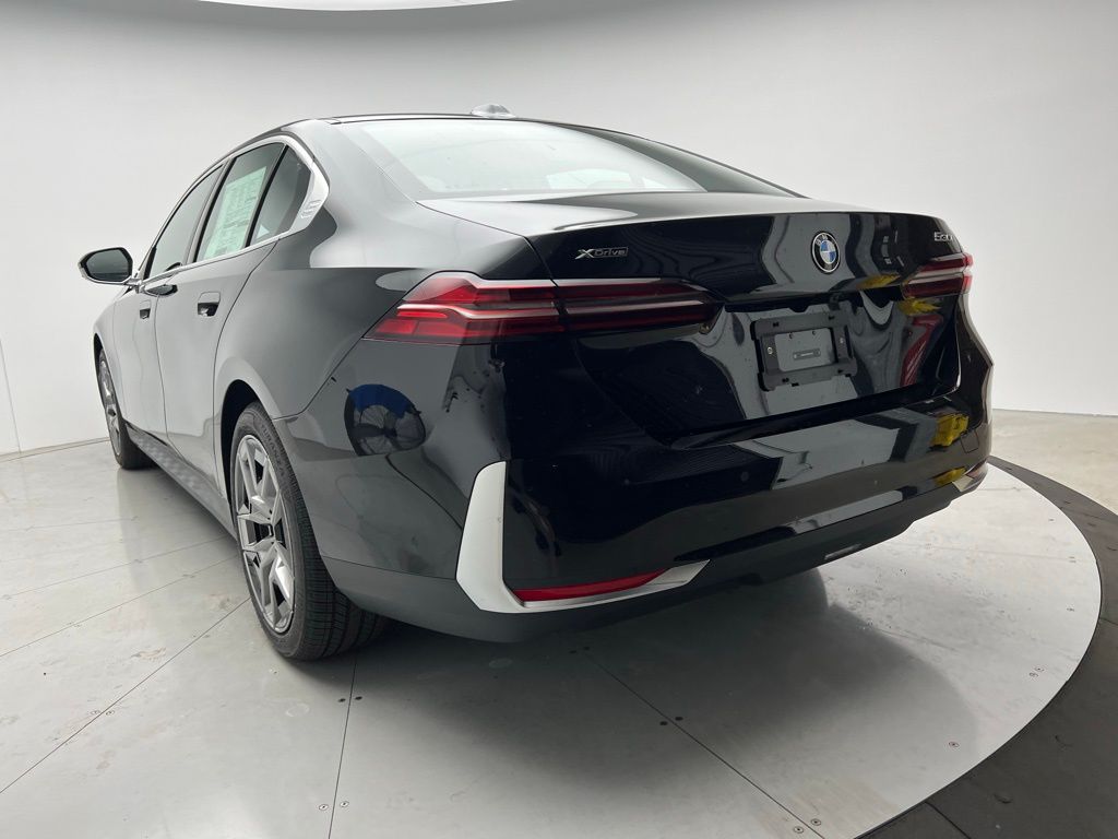 Thumbnail: 2026 BMW 5 Series - 4