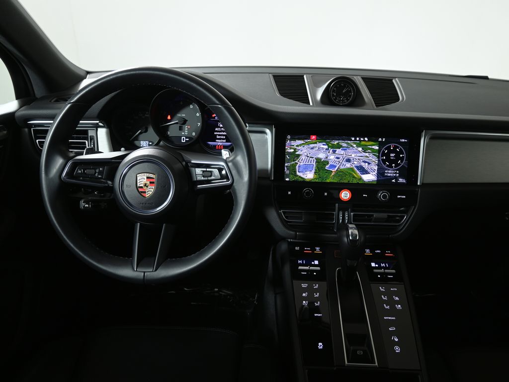 Thumbnail: 2025 Porsche Macan - 17