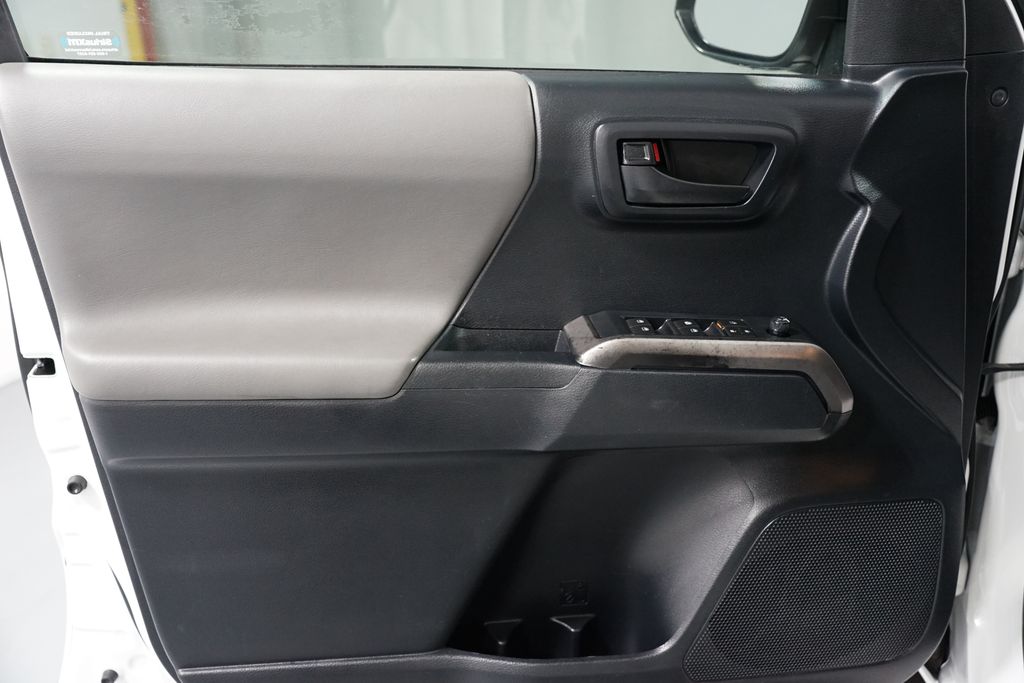 Thumbnail: 2019 Toyota Tacoma - 26