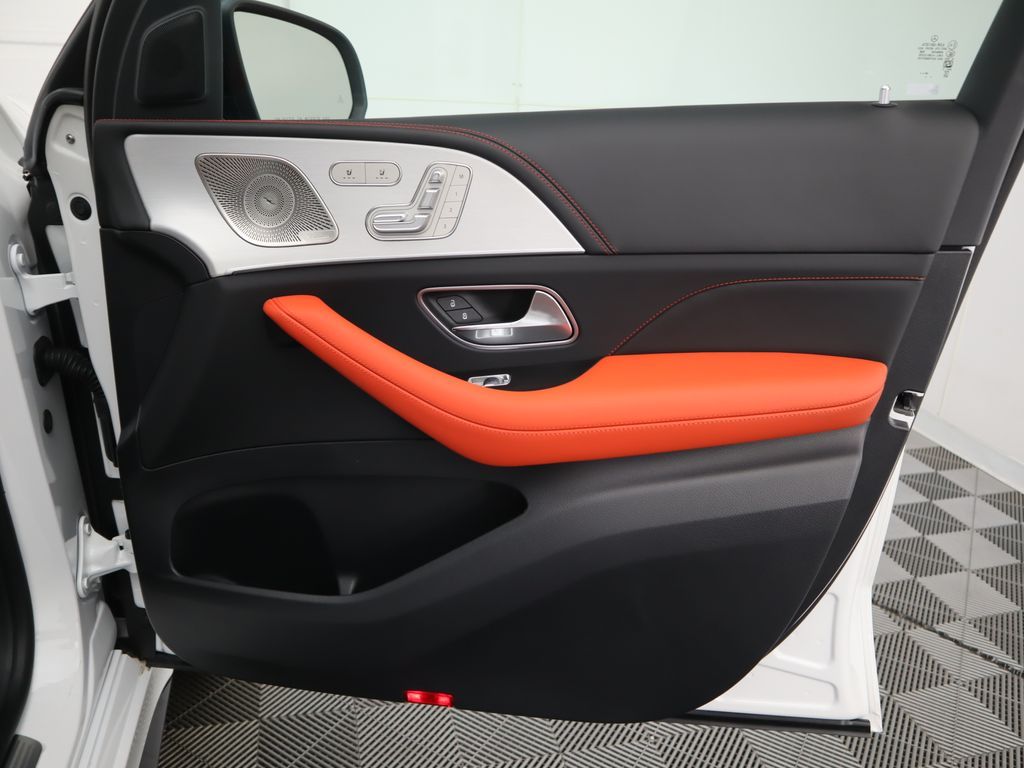 Thumbnail: 2025 Mercedes-Benz GLE - 27