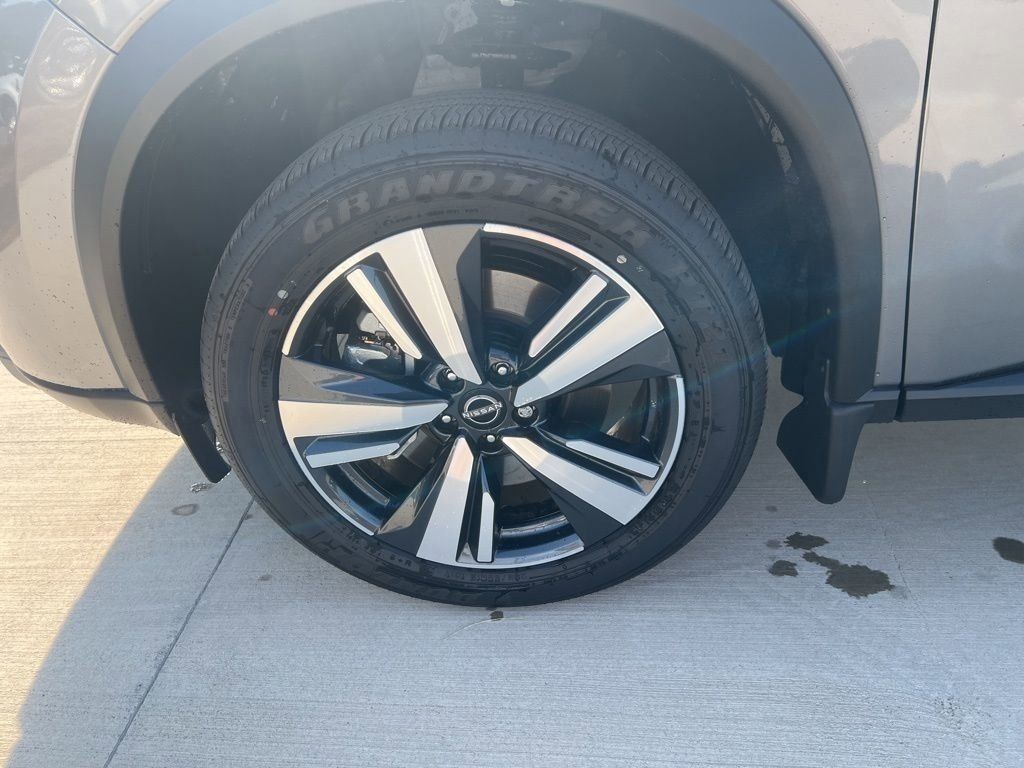 2025 Gun Metallic Nissan Rogue SL FWD SUV